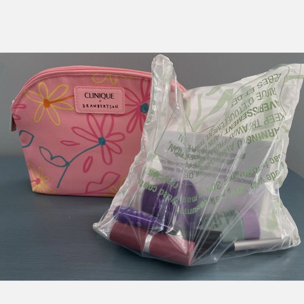 Clinique  Limited-Edition Tote & Makeup Case W/ 6piece Travel Set